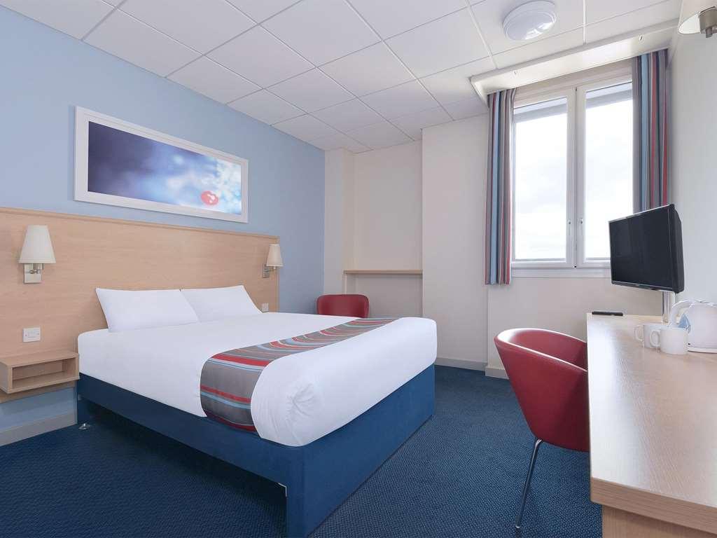 Travelodge Swansea Central Pokój zdjęcie