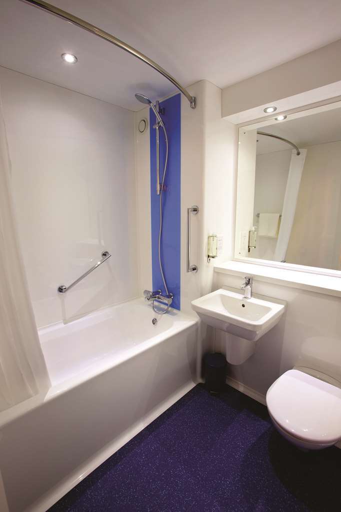 Travelodge Swansea Central Pokój zdjęcie